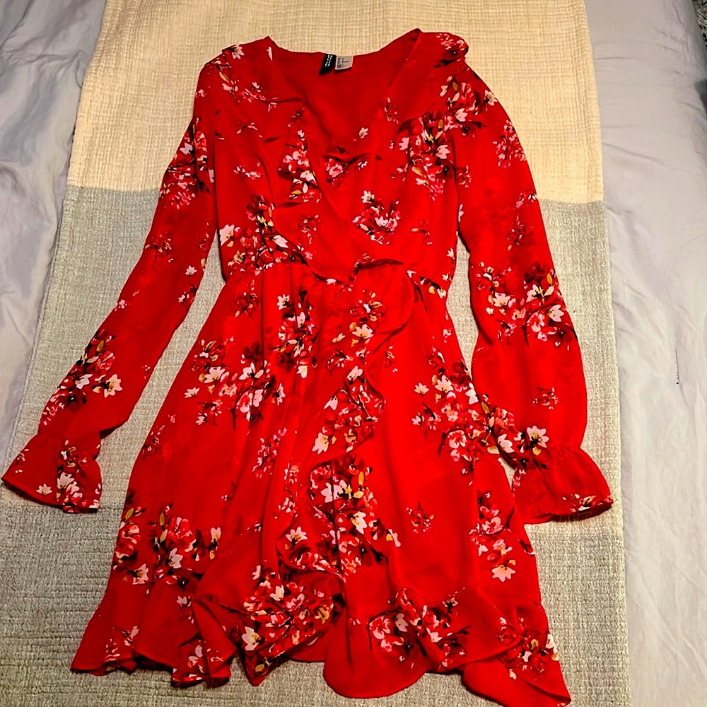 Ruffled long sleeve mini dress by H&M. Size 2.